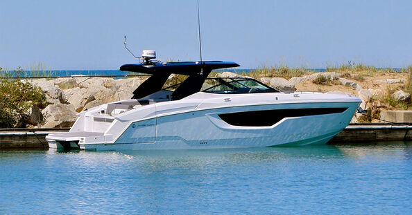 Cruisers Yachts 38 GLS I/O